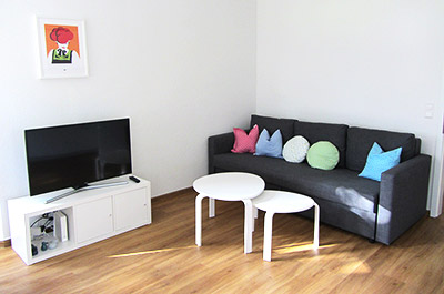 Wohnung Kastanienblick: Wohnbereich mit modernem TV