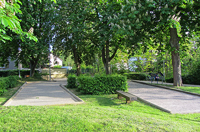 Wohnung Kastanienblick: Bouleplatz im Schatten der Kastanien